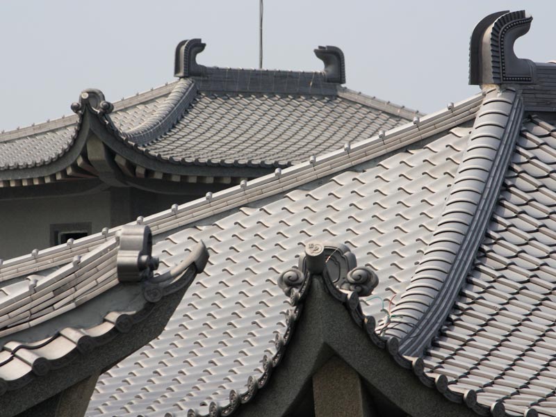 高品質屋頂瓦施工 - 屋瓦維修與屋頂檢查服務