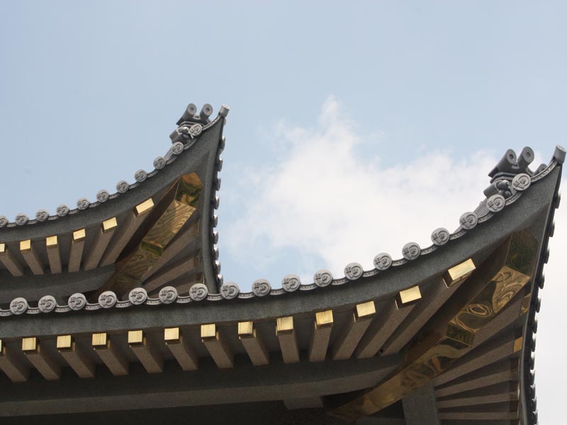 現代屋瓦設計首選 - 採用銀麟色文化瓦打造的斜屋頂設計