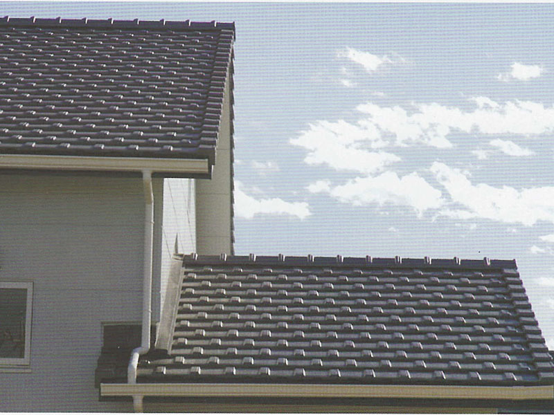 屋頂翻修採用 銀麟色 平板瓦守護屋頂安全