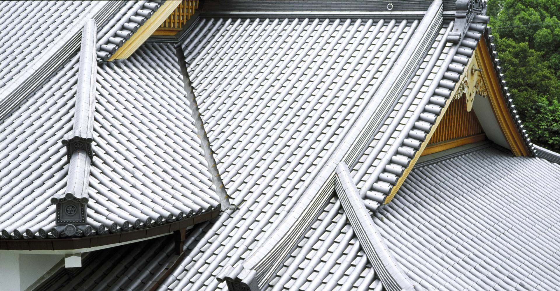 勳色飛鳥瓦施工實績 - 互茂專業屋瓦工程規劃