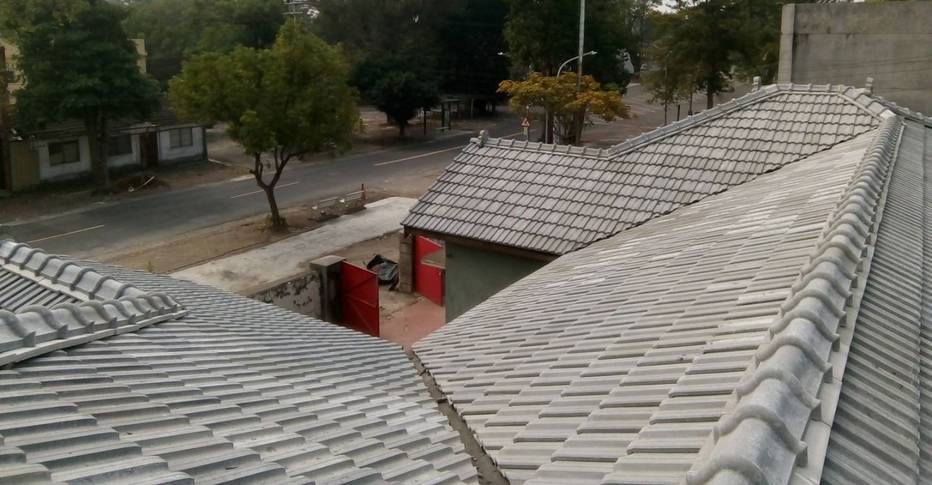 水泥瓦材料 - 實用屋頂建材