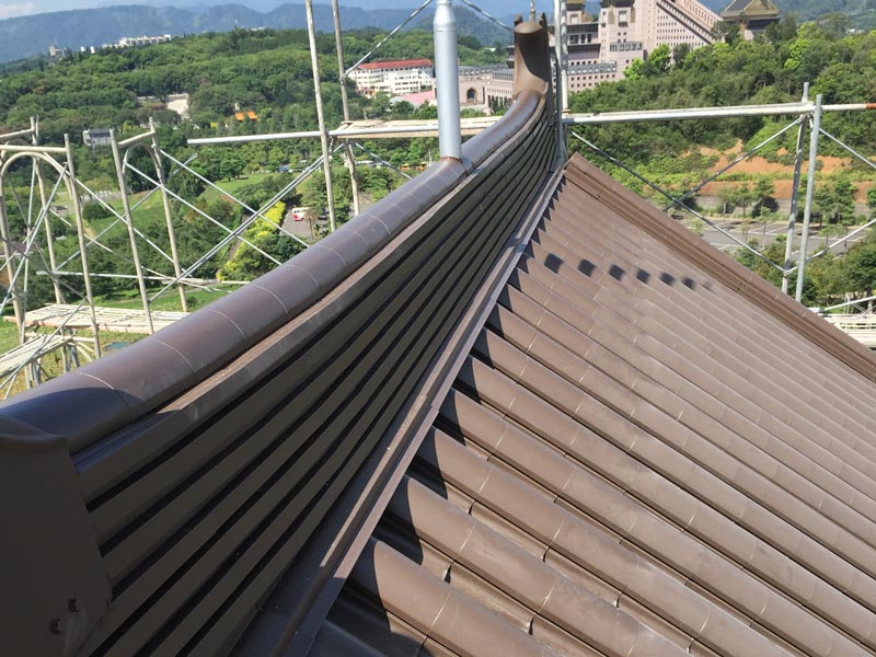 直立鎖邊鈦鋅板屋頂施工實例