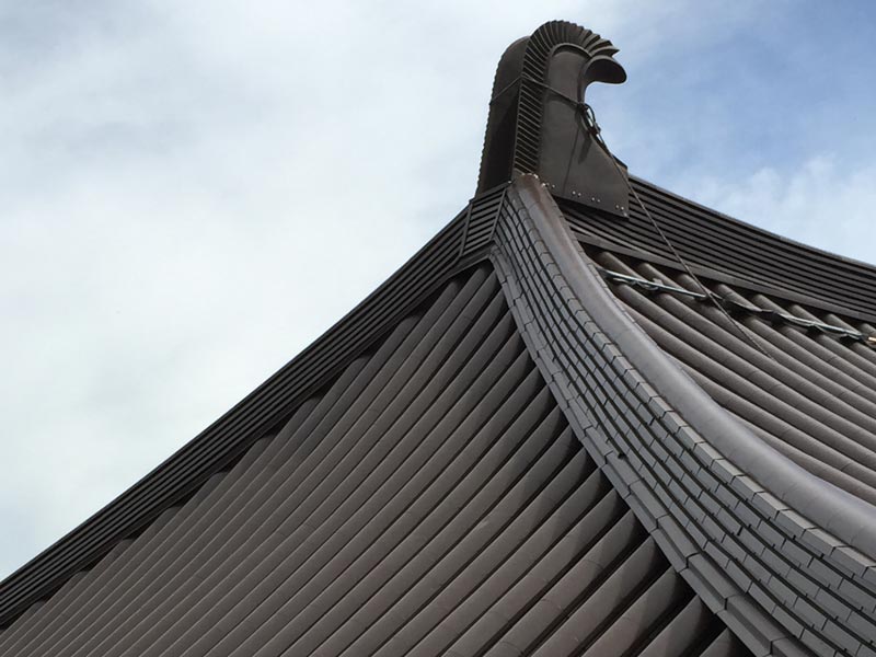 鈦鋅板牆體與屋頂銜接